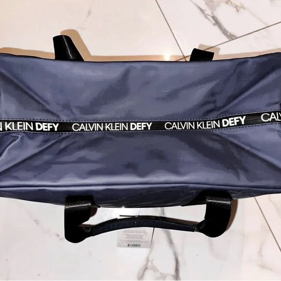 Calvin Klein Defy Duffle Weekender Travel Carry-On Sport Gym Bag Navy Blue - Picture 5 of 7